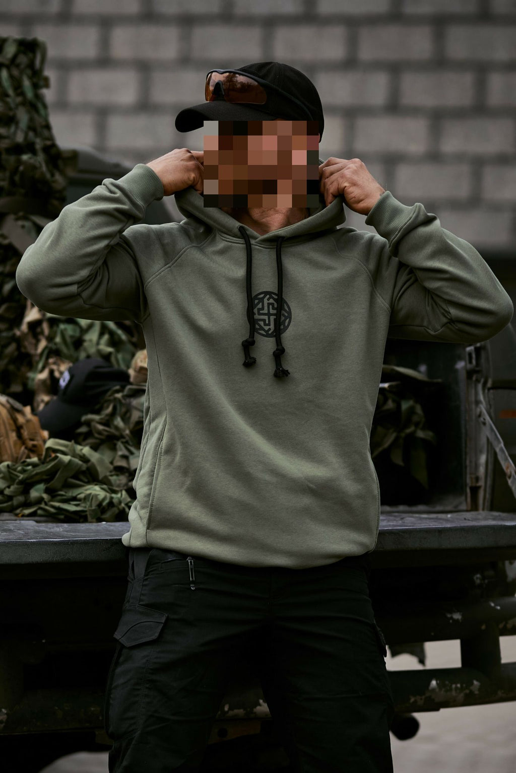 Худі Рунічна ідея олива