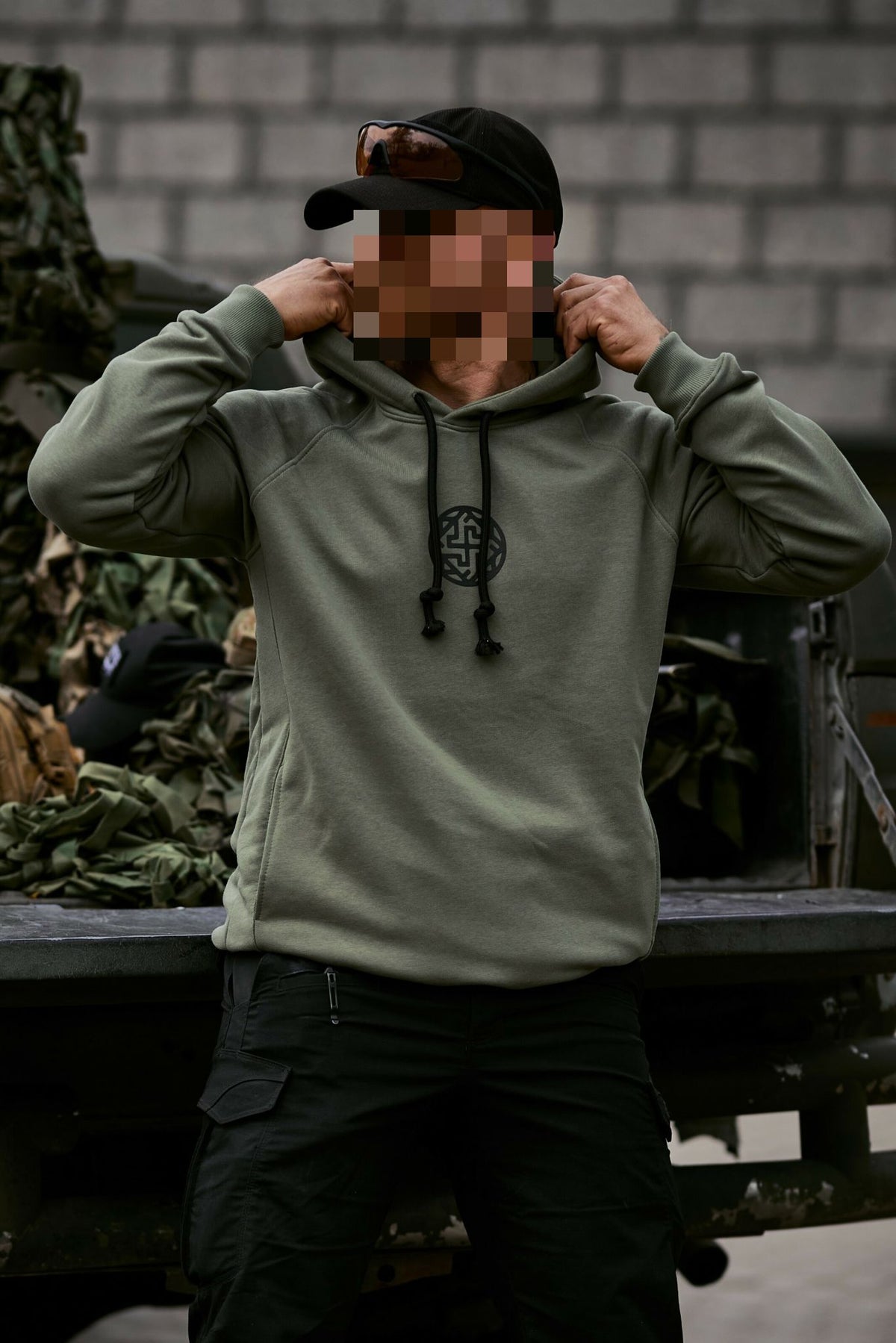 Худі Рунічна ідея олива