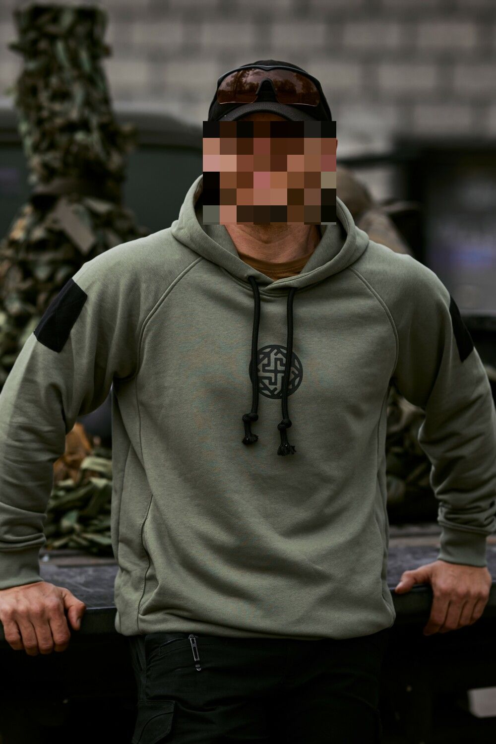 Худі Рунічна ідея олива