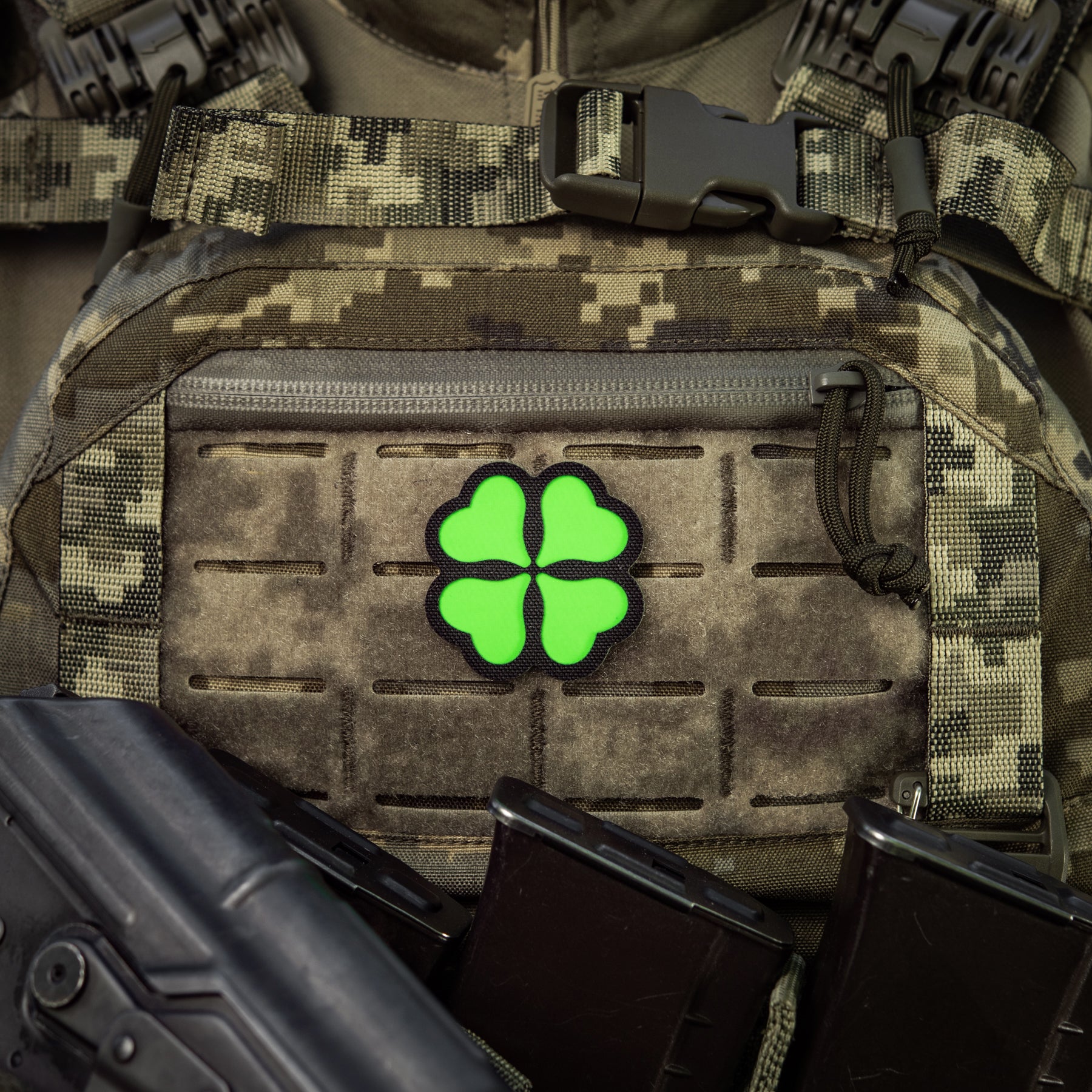 M-Tac нашивка Клевер GID Black/Green