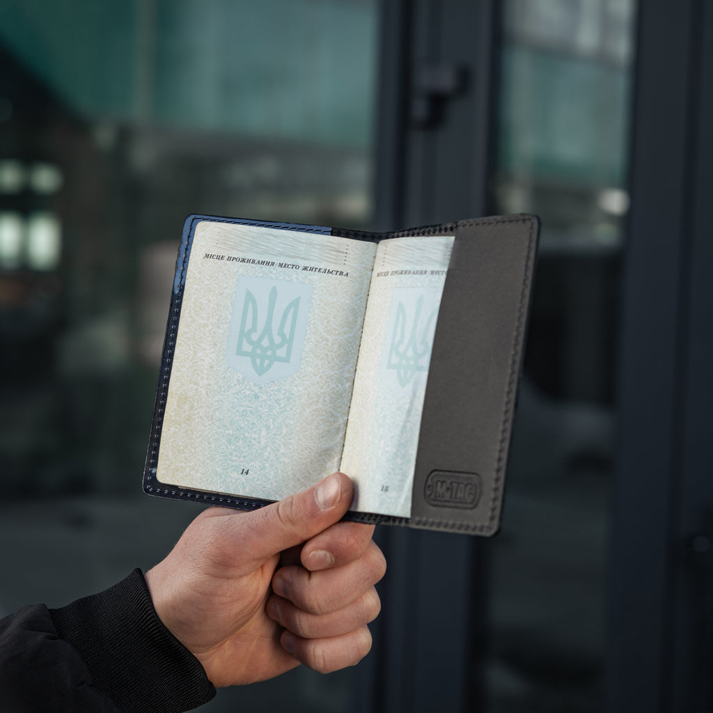 M-Tac обкладинка на паспорт України червона калина